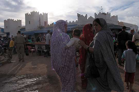 Mujeres en el zoco viejo de Sidi Ifni- JULIÁN ROJAS