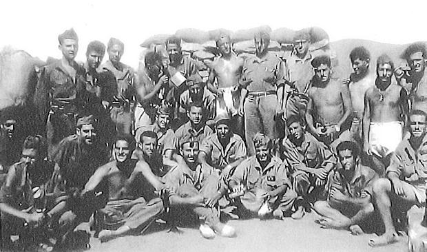 Soldados del Batallón Expedicionario del Regimiento Tetuán 14 en Ifni.