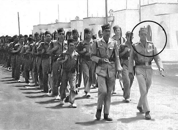 A la derecha el entonces teniente Eduardo Guilllén Gosálvez con la 3ª sección de la 21 compañía. 