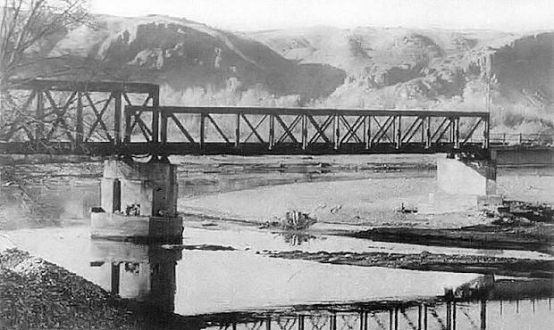 El ya desaparecido puente de Pindoque, tomado por el III Tabor de Tiradores de Ifni durante la madrugada del 11 de febrero de 1937. 