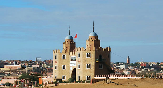 El Aaiún con el cuartel de Sidi Buya en primer plano.