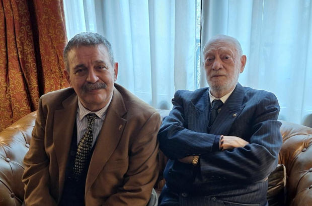 Manuel Tuero junto a Gustavo Morales. (Foto: El Debate)