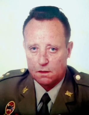 El capitán de infantería Miguel Macías Fernández.