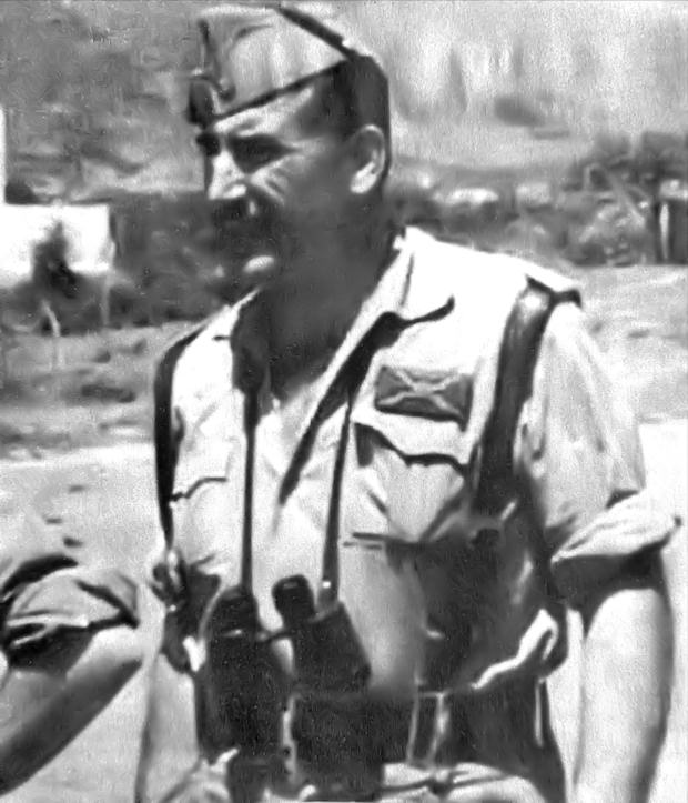 El comandante D. Enrique León Gallo en Ifni.