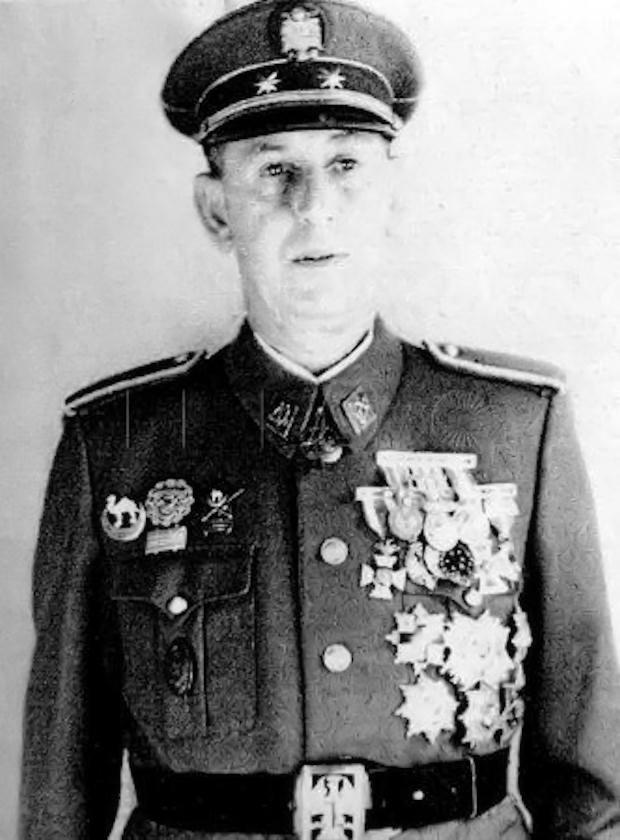 El coronel Francisco Mena Díaz en 1957 como jefe de la Policía de Ifni y delegado gubernativo.