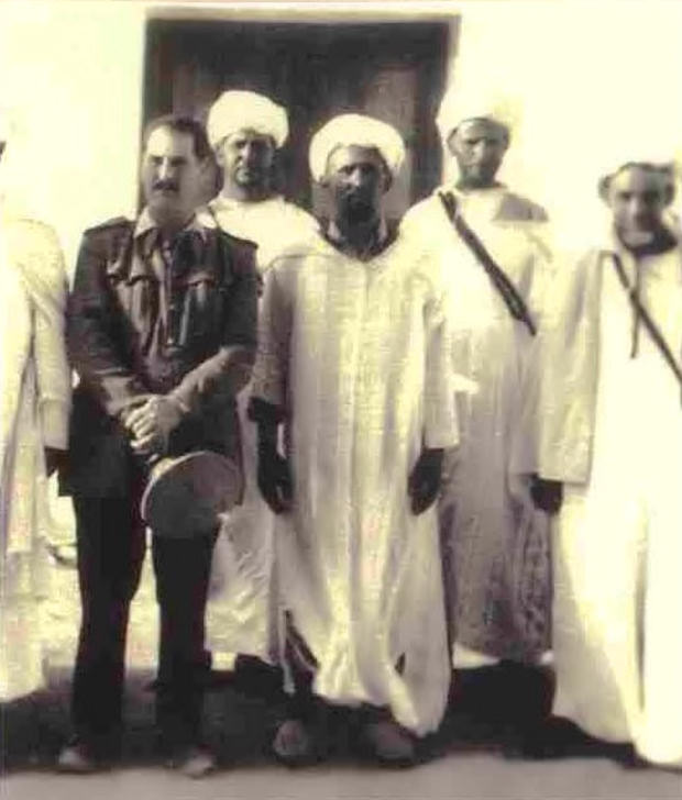 El Coronel Capaz con los principales jefes de tribu de Ifni.