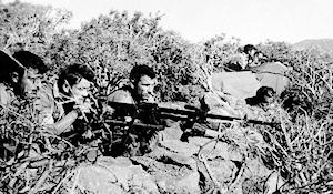 1-12-1957 Soldados españoles vigilan las partidas del «Ejército de Liberación»