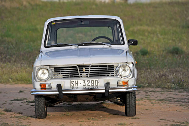  Renault 6 con matrícula del Sáhara. 