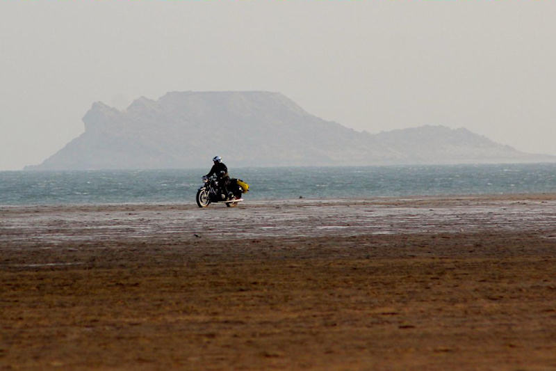 Rodando por la playa en la bahía de Dajla (Sáhara Occidental). / M. Silvestre