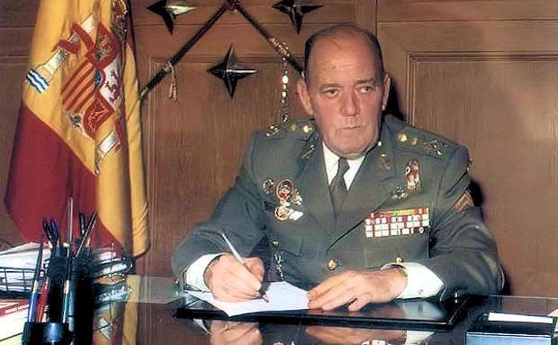 El Teniente General Máximo de Miguel Page en 1994, siendo Capitán General de la VI Región Militar Noroeste.