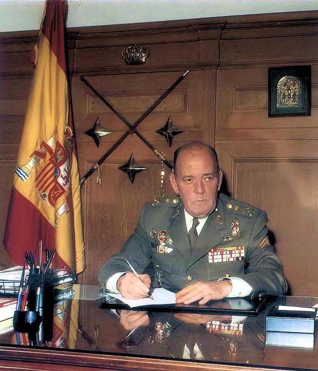 El Teniente General Máximo de Miguel Page en 1994, siendo Capitán General de la VI Región Militar Noroeste.