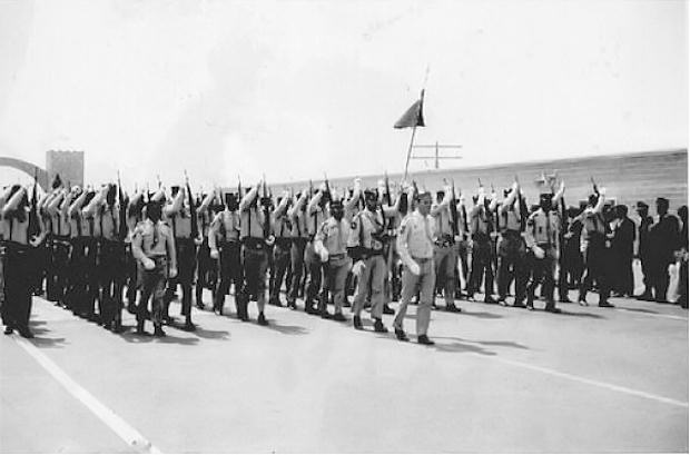 Un batallón de la legión española en refuerzo en Laâyoune en junio de 1957. (Foto: Moorish Wanderer)