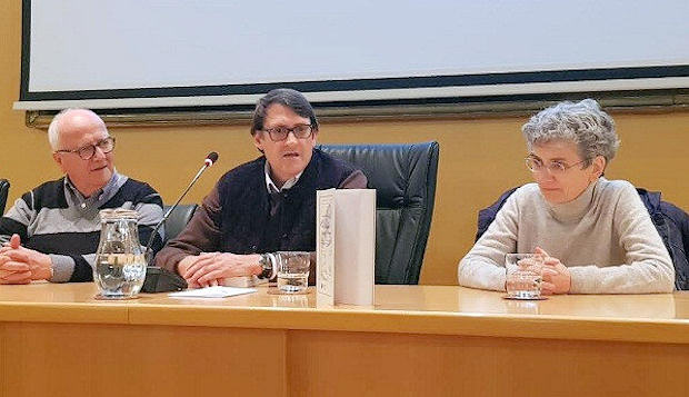  Pablo-Ignacio de Dalamses, Juan Romero y Yolanda Sobero durante el acto de presentación de 'África Occidental española en los libros'. 
