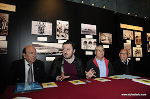 El edil de cultura del Ayuntamiento de Elche junto al presidente y secretario de AVILE. Foto:Elchediario.com