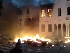 Enfrentamientos entre manifestantes y furzas del orden en Sidi Ifni y Tanger.