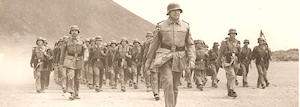 Desfile ante el Capitán General de Canarias de la 2ª Compañía del Batallón Expedicionario. 08 de Mayo de 1961.| CEDIDA