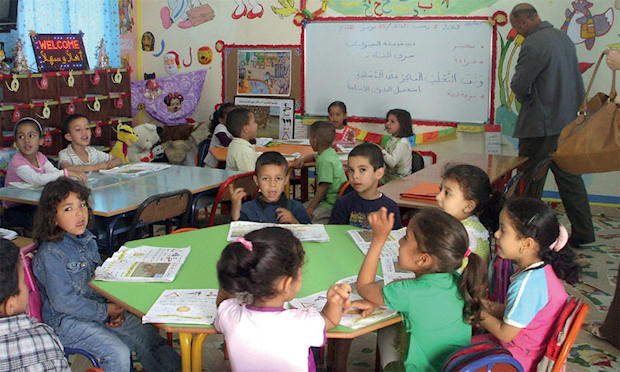 Firma en Sidi Ifni de un acuerdo para la creación de unidades preescolares.