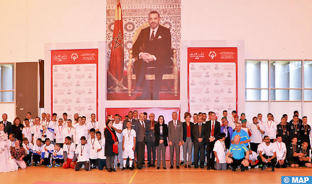 Entrega de premios de la 'Special Olympics Futsal Throne Cup'.