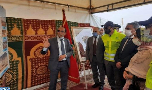  El Ministro Sr. Amara durante la visita a Sidi Ifni. 