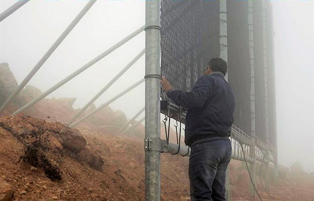  Los recolectores de niebla que capturan el agua de la niebla marroquí. 