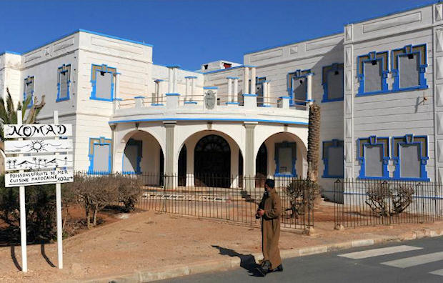 El antiguo edificio del consulado de España en la localidad de Sidi Ifni, en Marruecos, el 17 de diciembre de 2013. (afp.com - FADEL SENNA)