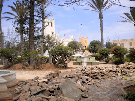 Trabajos en el pavimento de la Plaza de Hassan II (Plaza de España). 24-4-2011