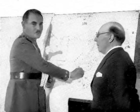 Capaz con el Presidente del Gobierno Ricardo Samper en 1934.