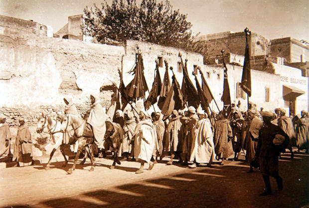  Las Tropas Coloniales de España se atinaron ante el revés cruzado de una urbe como la marroquí, fundamentalmente, la bereber rifeña, celosa de su independencia y contraria a la presencia en sus territorios de fuerzas militares extranjeras. 