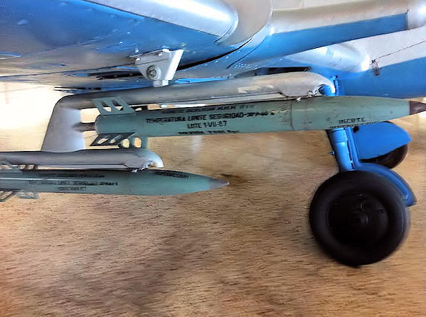 Descripción bombardero Buchón y Cohetes Oerlikon. Museo del Aire.