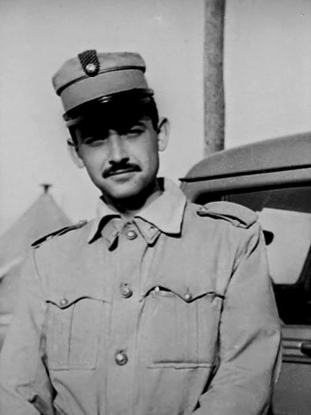 Josep María Contijoch vistiendo el uniforme de la Policía Territorial durante su servicio militar en Ifni.