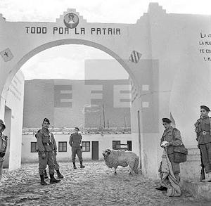 Entrada del Cuartel de la Bandera Paracaidista en Sidi Ifni.
