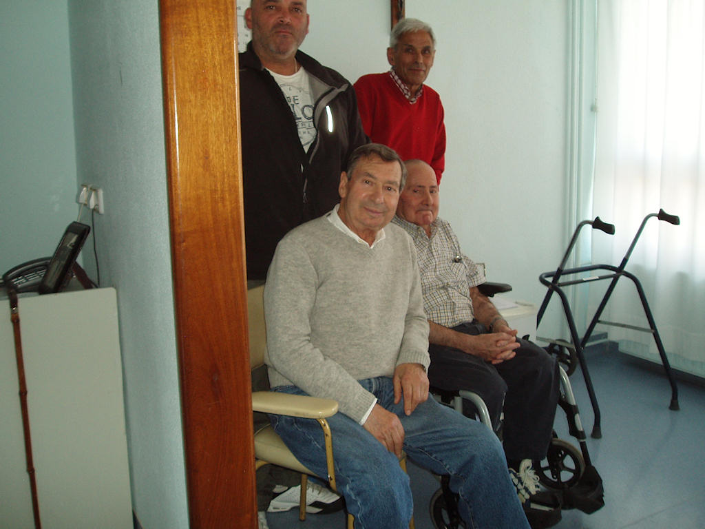 Antonio Carmona, Fernando Méndez (detrás), Carlos Mouteira (en silla de ruedas) y yo detrás.