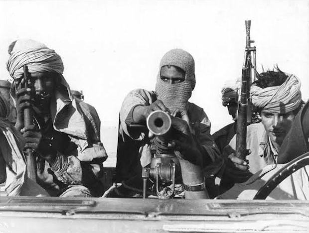 Milicianos saharauis en el frente mauritano de la Guerra del Sáhara