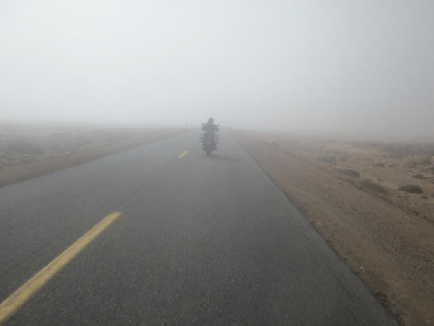 Durante 70 km con niebla camino de Tan Tan.