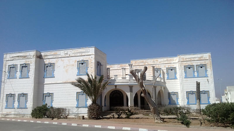 'La Pagaduría', uno de los edificios que constituyen el patrimonio cultural español en Sidi Ifni, en evidente estado ruinoso por falta de la atención adecuada durante todos estos años.