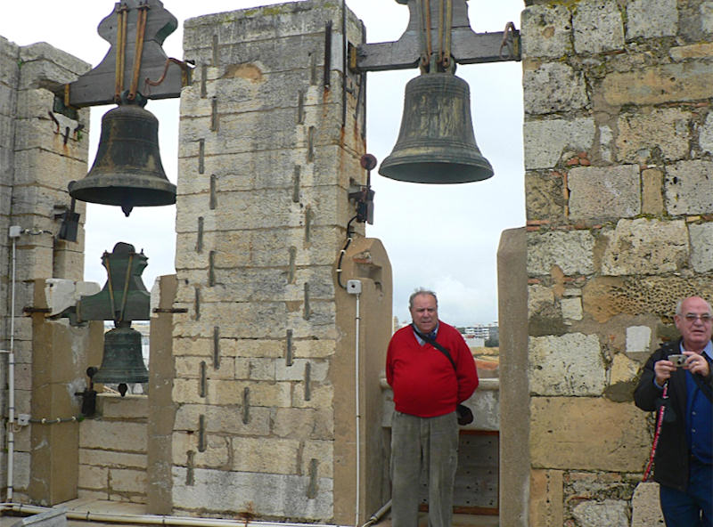 Josep Augué, año 2010, esperando que suene la campana (foto del archivo personal de M. Jorques)