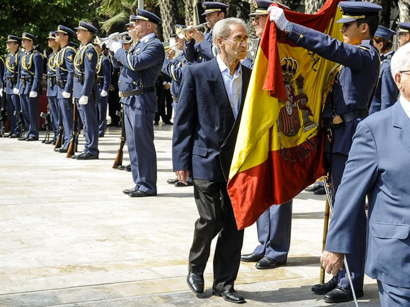 Pedro Tirado, reiterando el Juramento a la Bandera, en Junio de 2.014