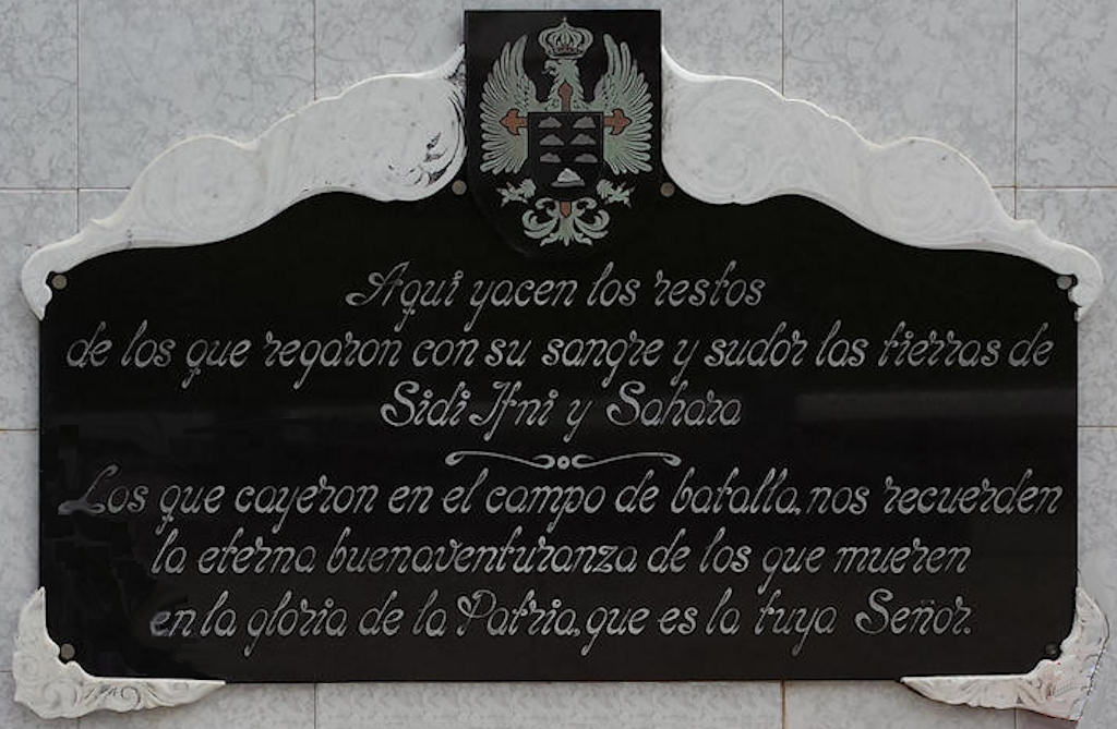 Placa en el Panteón de los caídos en la Guerra de Ifni-Sáhara del Cementerio de San Lazaro de Las Palmas de Gran Canaria. (Foto: Pablo Vázquez)