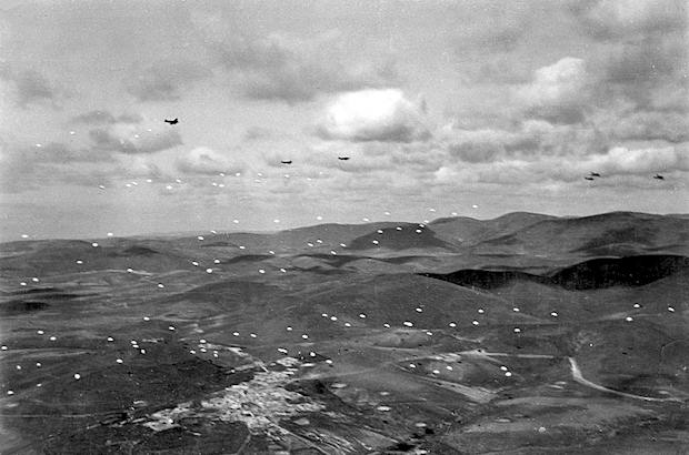 Salto de Erkunt. 2º Salto de Guerra de tropas españolas. 1ª Cía. Paracaidista (Foto archivo BRIPAC)